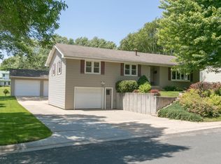 528 Hillcrest Dr, Spring Valley, MN 55975