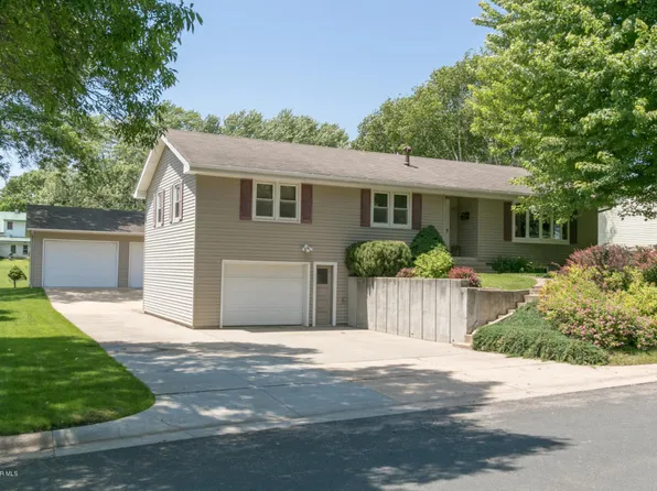 528 Hillcrest Dr, Spring Valley, MN 55975