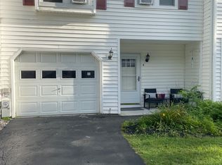 4 Clubhouse Dr #4, Saratoga Springs, NY 12866