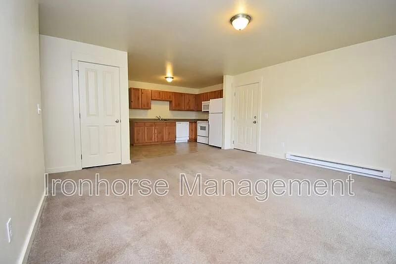 2 bed, 1.0 bath, 865 sqft, $1,650 — Photo 4