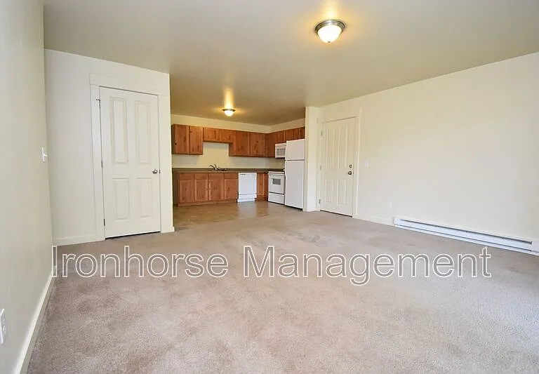 807 W Villard St #19 — Photo 4