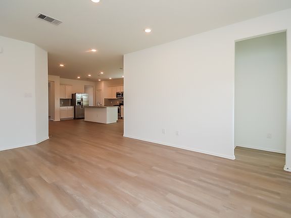 2nd image of 712 Autumn Lake Ln