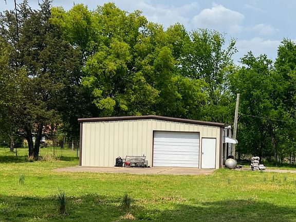4th image of 1550 Sumac Rd