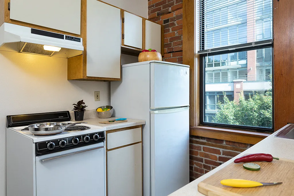 Oregon Apartments — Photo 2