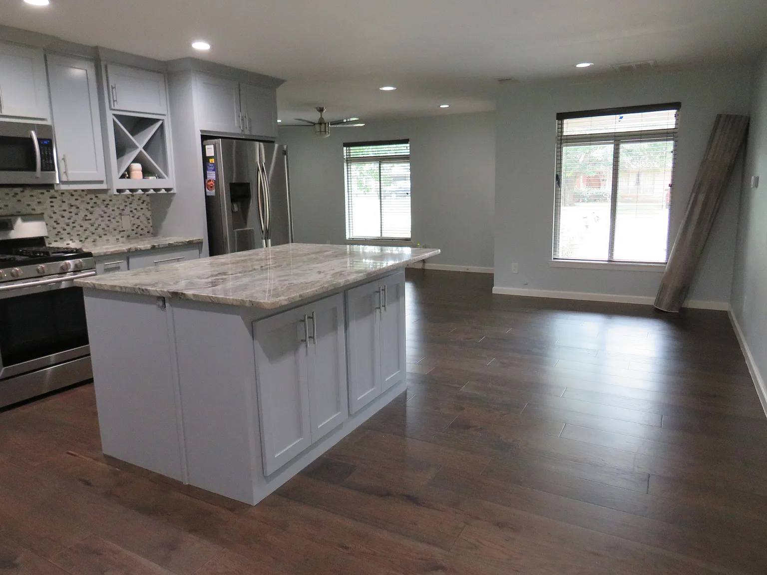 4 bed, 2.5 bath, 1900 sqft, $1,999 — Photo 4