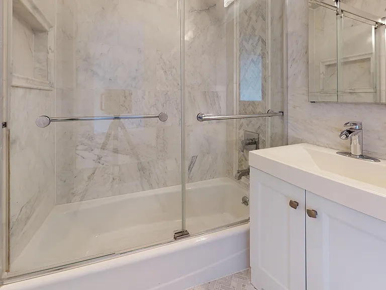 305 W 13th St #6N — Photo 12
