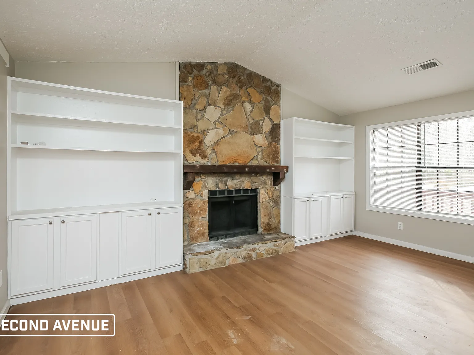 3 bed, 2.0 bath, 1134 sqft, $1,850 — Photo 3