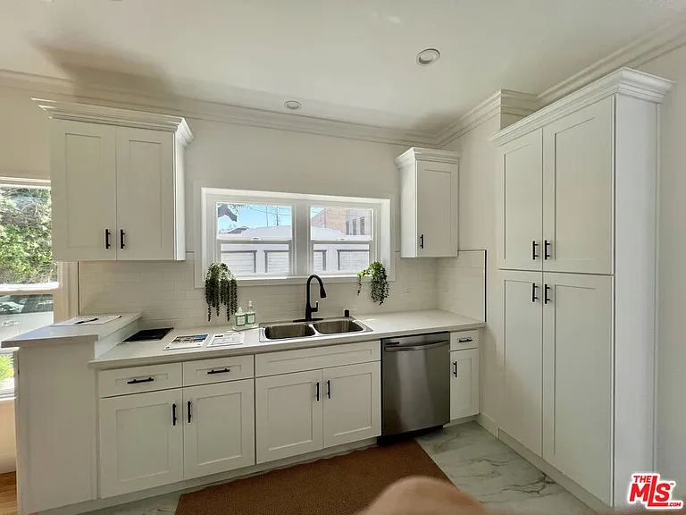 4526 Saint Elmo Dr — Photo 6