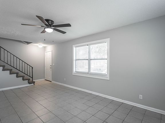 5th image of 2908 Williamsburg Ln #2914