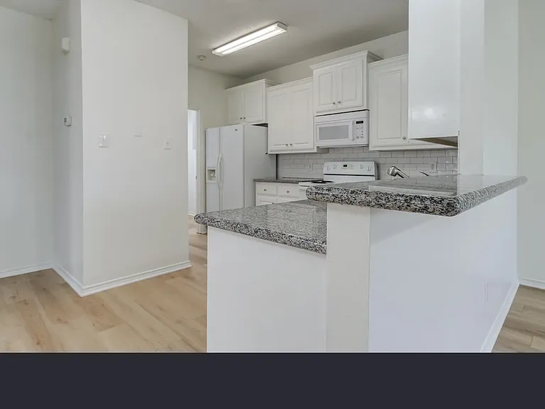 503 N Clinton Ave #B — Photo 6