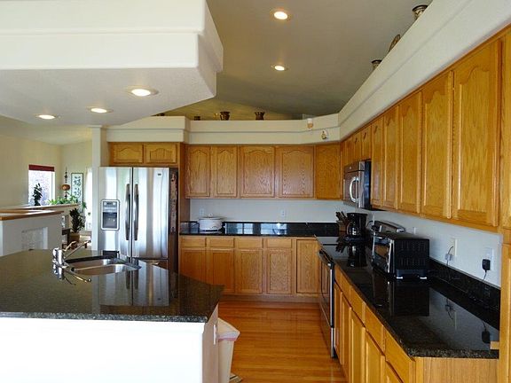 Lots Of Cabinet & Counter Space!