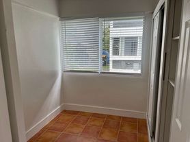 611 74th St, Miami Beach, FL