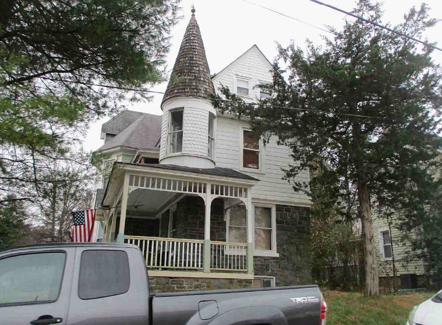 2nd image of 206 N 7th St