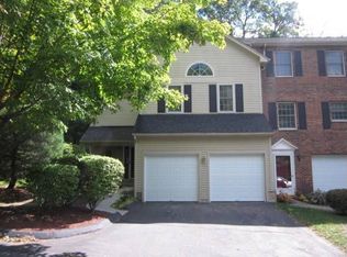2 Crown Rdg, Newington, CT 06111