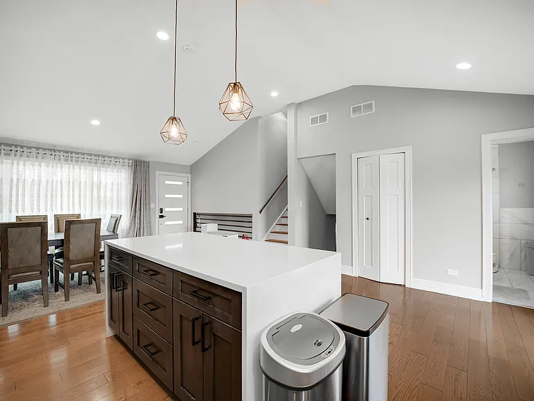 10324 S 81st Ave — Photo 8