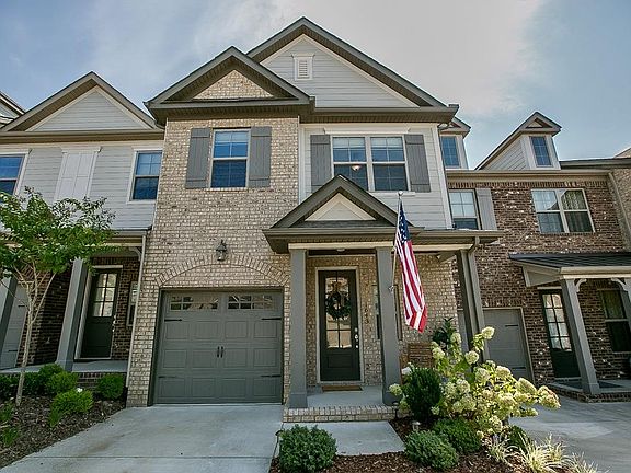 2nd image of 1643 Hampshire Pl