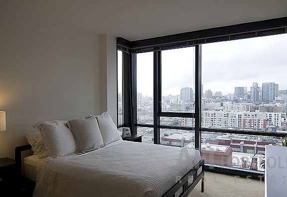 4th image of 260 King St Unit 1501
