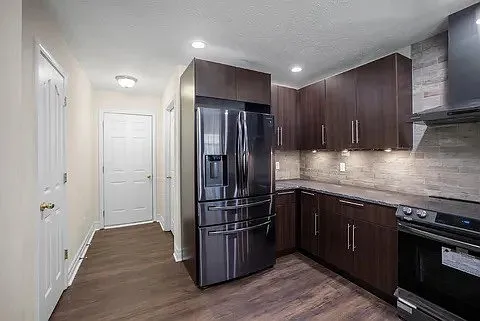 1143 S Elmwood Ave — Photo 3