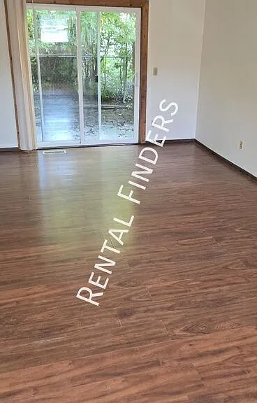 570 Spinnaker Ln — Photo 2