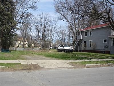 2nd image of 514 W 2nd St