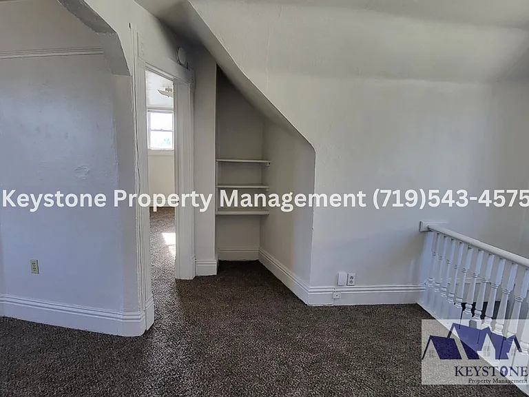 $400 Off Move In Special! Centrally Located 2nd Floor Apartment with 1 Bedroom/1 Bathroom - $800/... — Photo 6