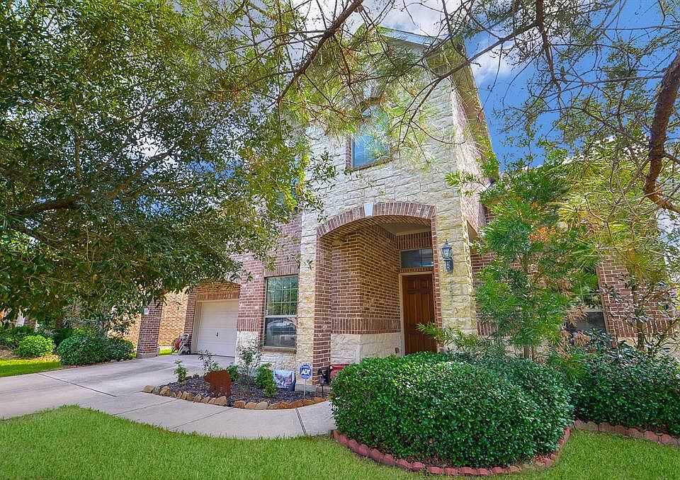1st image of 26735 Wolfs Hill Ln
