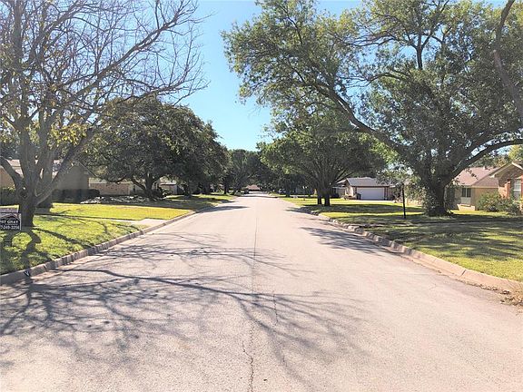 4th image of 3901 Sunnydale Dr