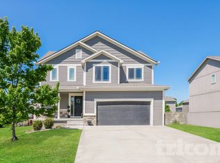 12411 Black Oak Cir, Peculiar, MO 64078