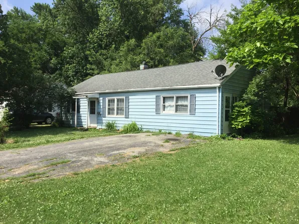 212 Winding Ln, Rantoul, IL 61866