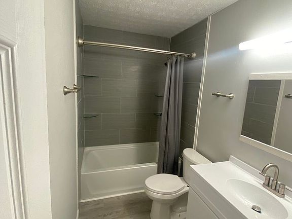 4th image of 3225 Summerhill Ln