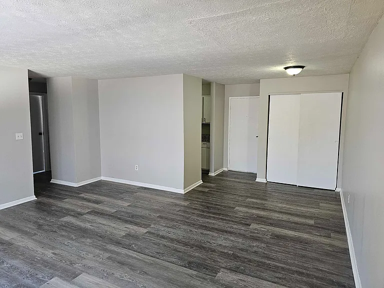 Avery Apartments — Photo 34