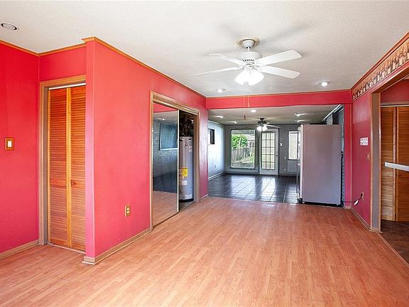 3rd image of 1376 Maplewood Dr