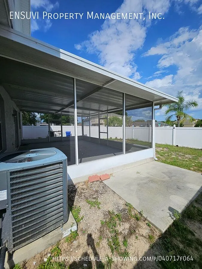 4 Bedroom 2.5 Bath Beautiful Home — Photo 2