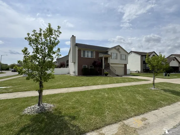 197 Dundee Ridge Dr, Dundee, MI 48131