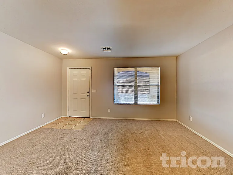 5013 S 24th Ave — Photo 2