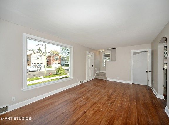 3rd image of 3330 N Olcott Ave