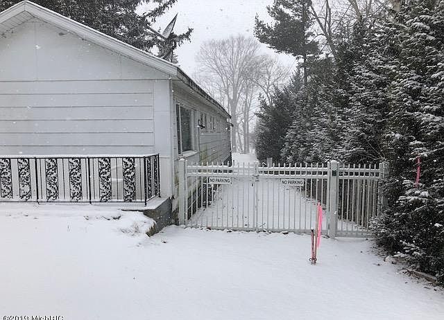 2nd image of 15098 Lakeshore Rd