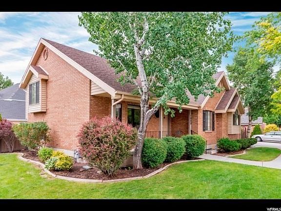 2nd image of 1088 E Breton Woods Ln