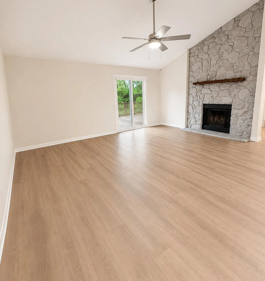 3 bed, 2.0 bath, 1272 sqft, $2,400 — Photo 4