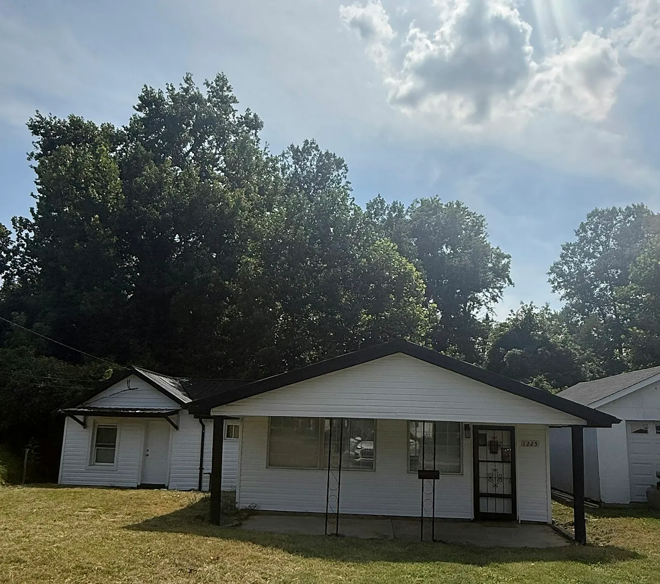 1225 Buckley Ave — Photo 3