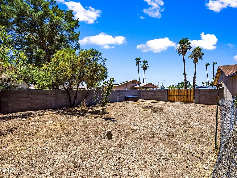 2216 W Straford Dr — Photo 23