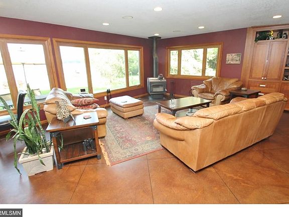 4th image of 9675 Lakewood Cir