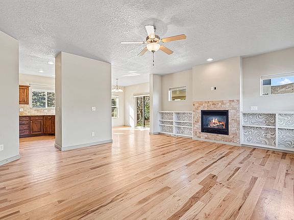 3rd image of 2045 W Axtell Ct