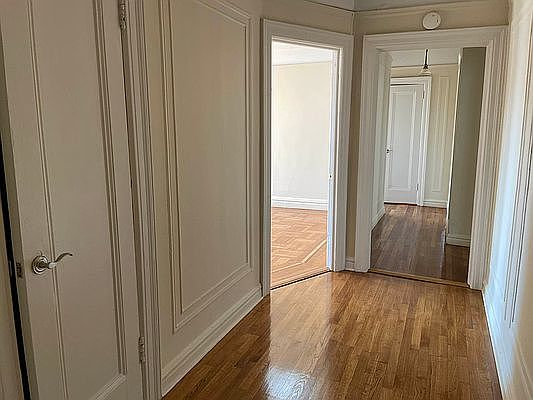 3rd image of 4761 Broadway APT 5V