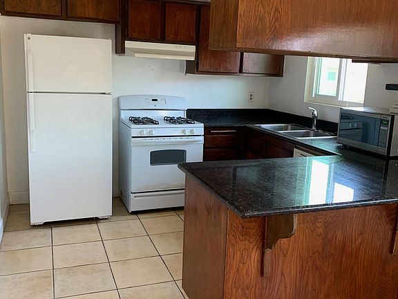 4th image of 1860 Southwest Expy APT 4