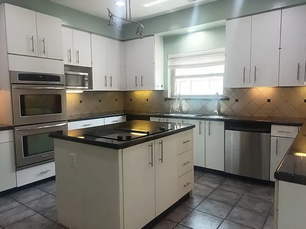 7706 Coachwood Dr, Houston, TX 77071