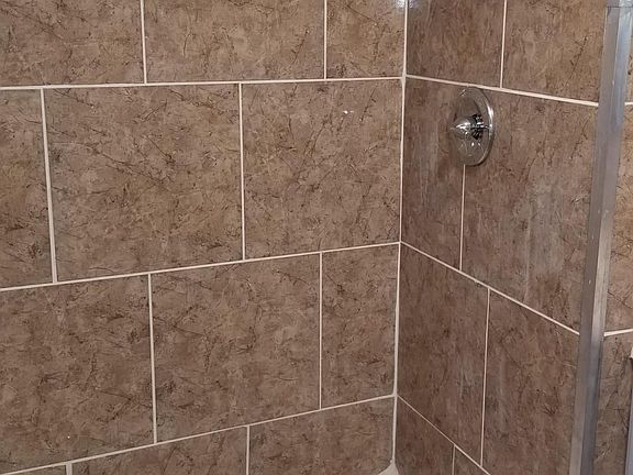 4th image of 2519 E Cowan Cir