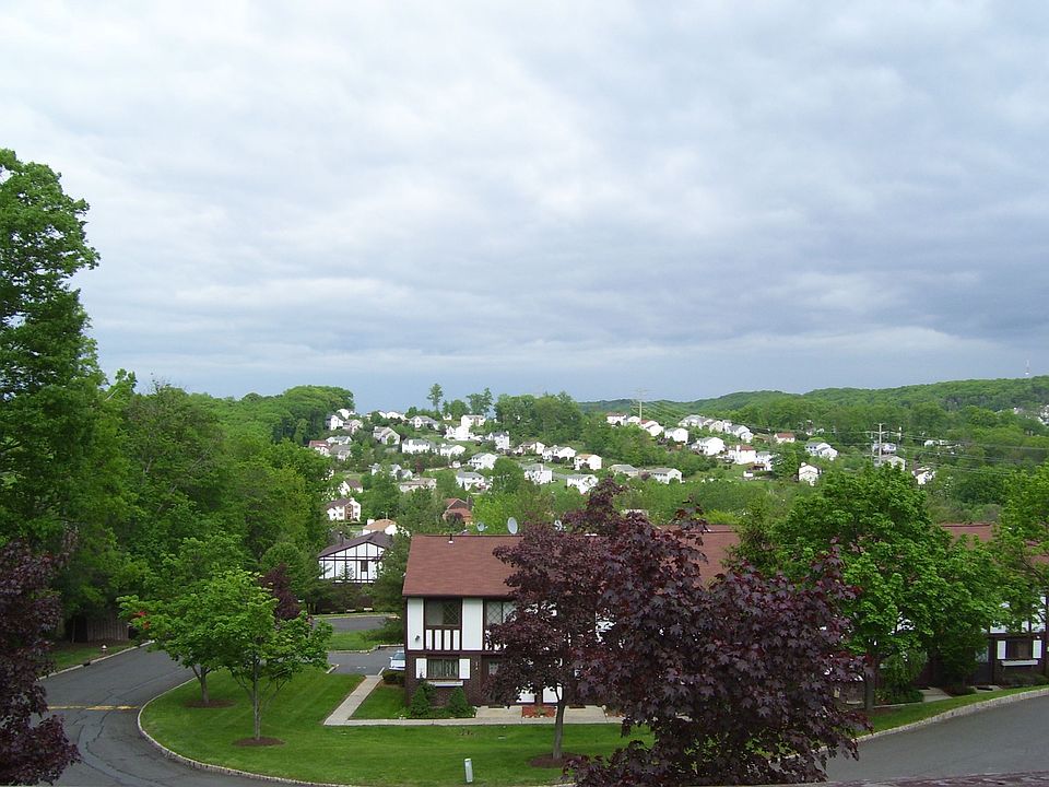 1st image of 49 Buckingham Ct
