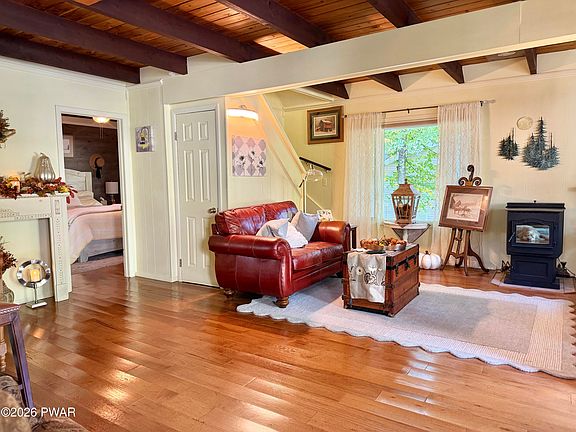 4th image of 804 Hackamore Ct