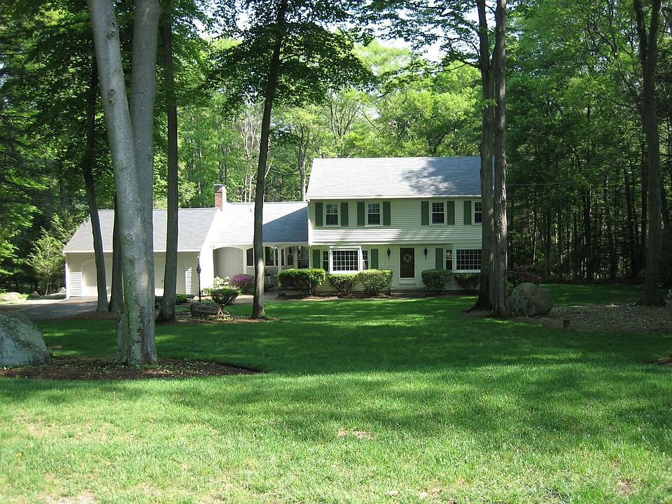 Great Curb Appeal ~ drive by and take a look!